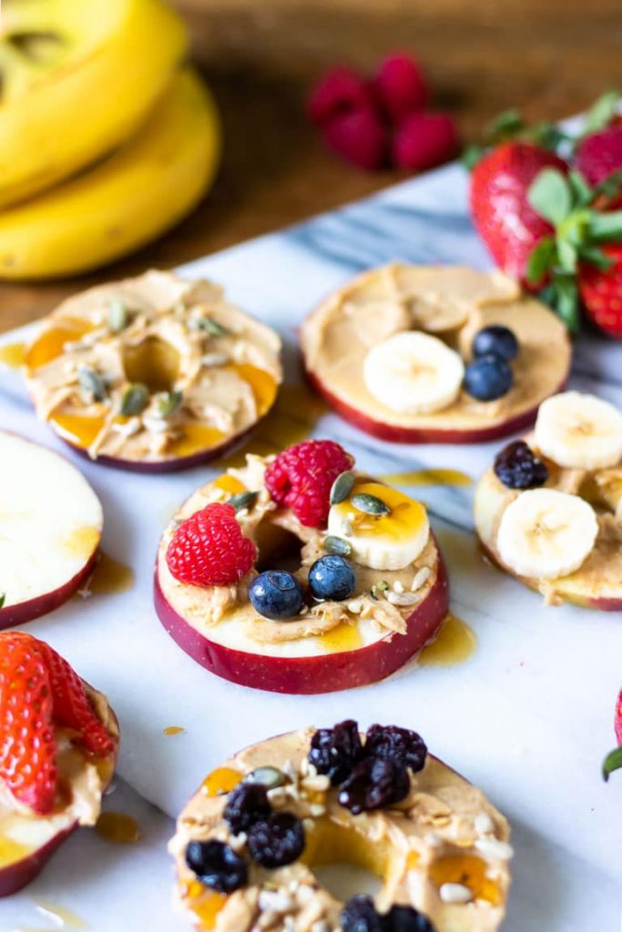 mini apple pizza: healthy snacks for toddlers