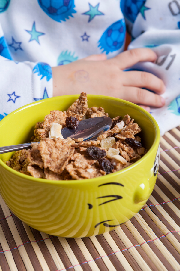 bowl of cereak: healthy snacks for toddlers