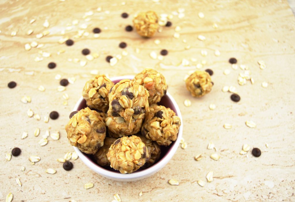 Oatmeal energy balls in bowl: Healthy Snacks for Toddlers